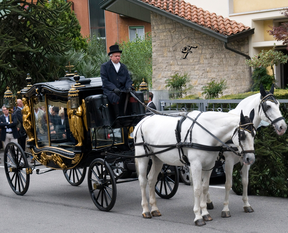 CARROZZA DI FINE 800